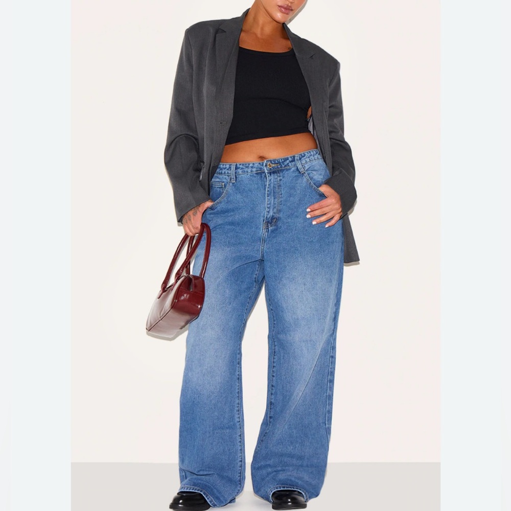 Pretty Little Thing Size 4x Mid Rise Medium Blue Wash Jeans Like New!